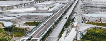 波浪「玉里大橋」新橋20年後將平整 ! 公路局 : 因應「板塊推擠」的精密設計